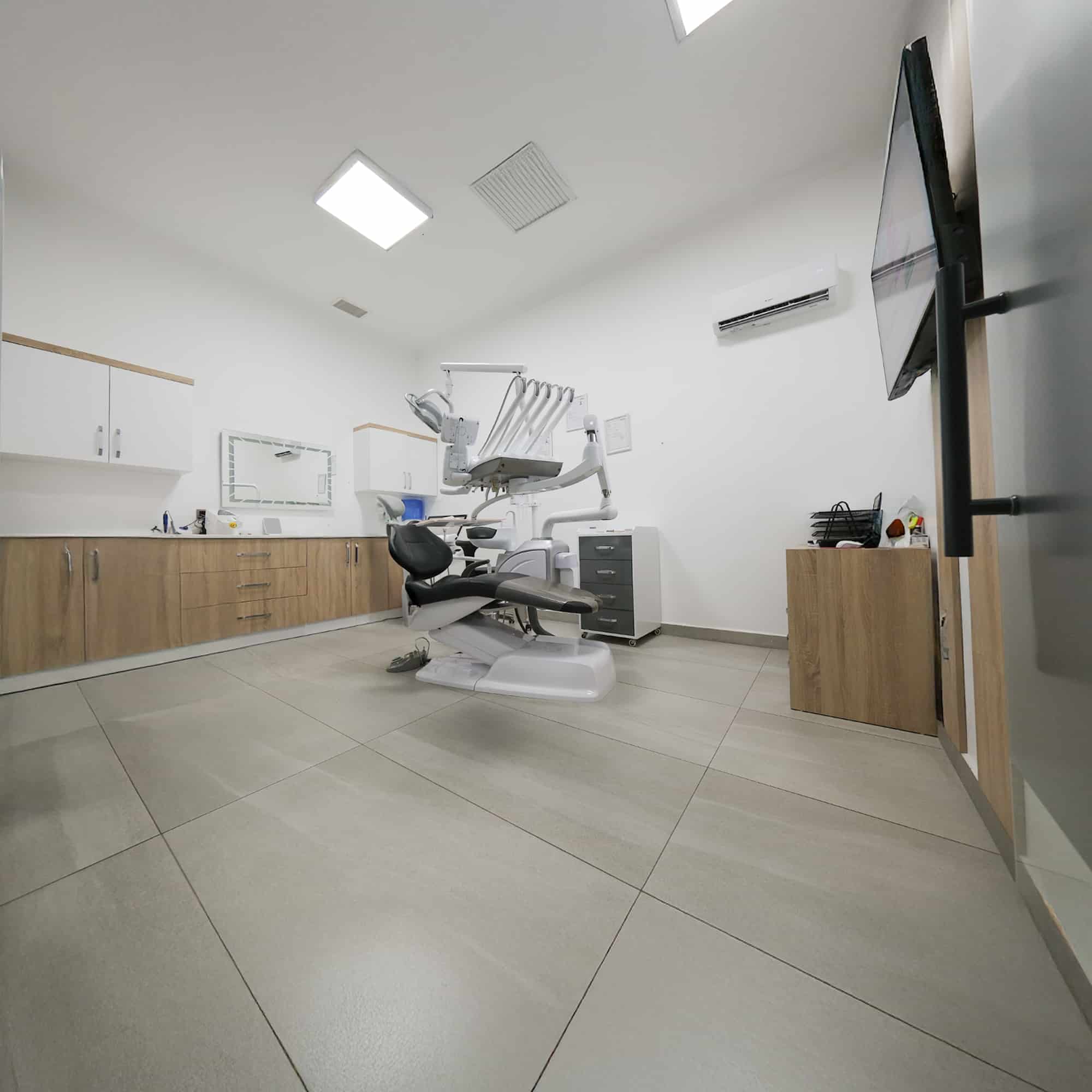 Advanced Dental Technology Wide